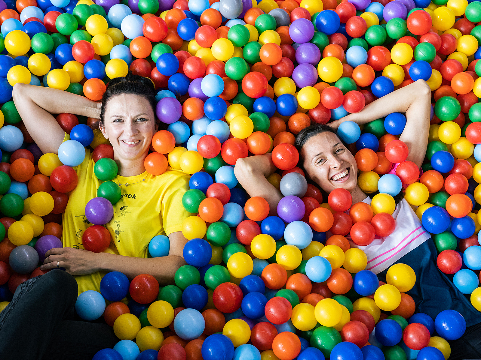 Monika Pyrek i Oktawia Nowacka zachęcają do skakania